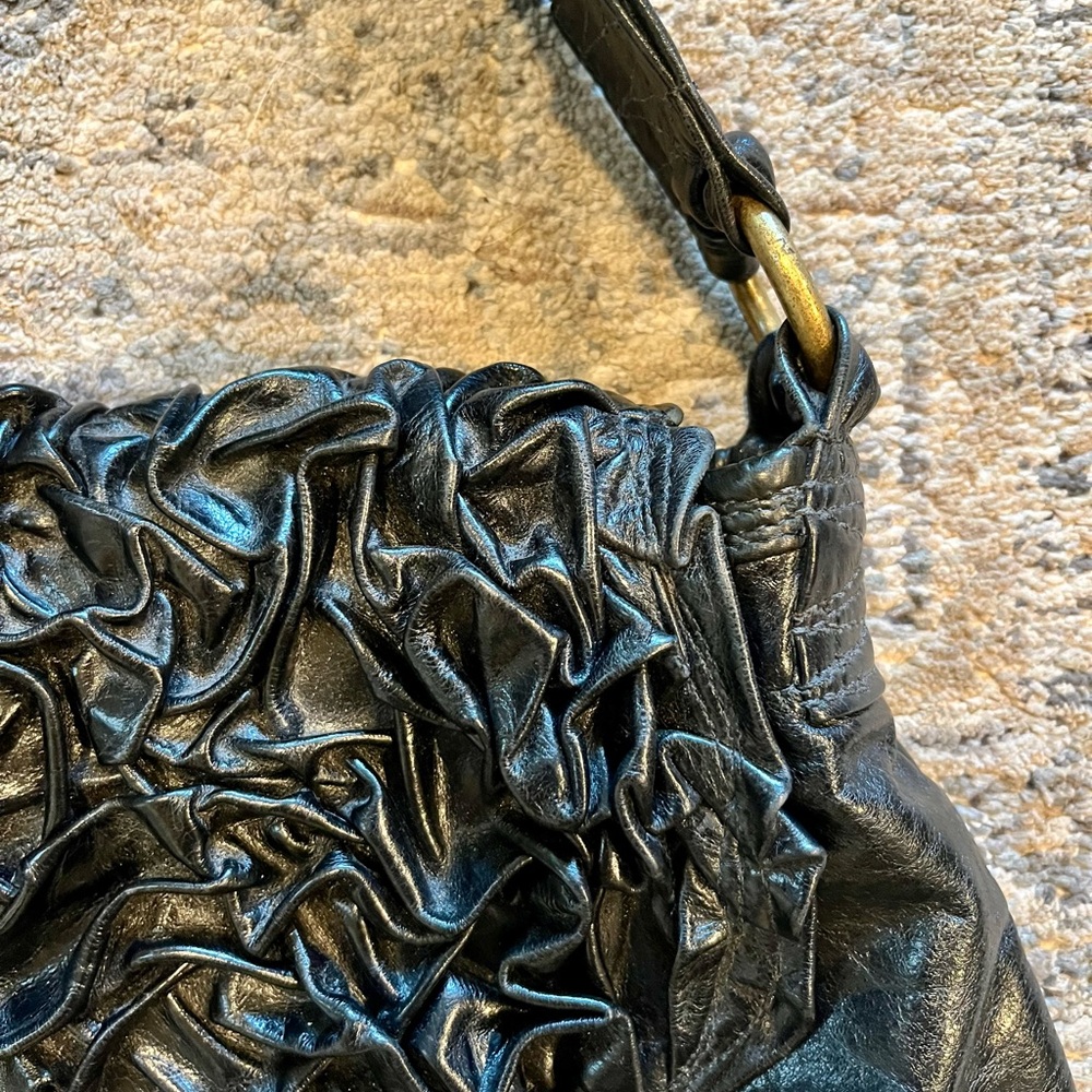 Willi Nilli by Susanne Williams Black Ruffled Women's Shoulder Bag - Picture 2 of 6